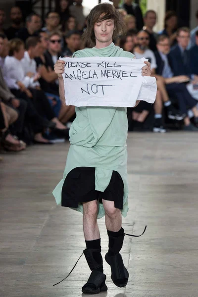Look 25